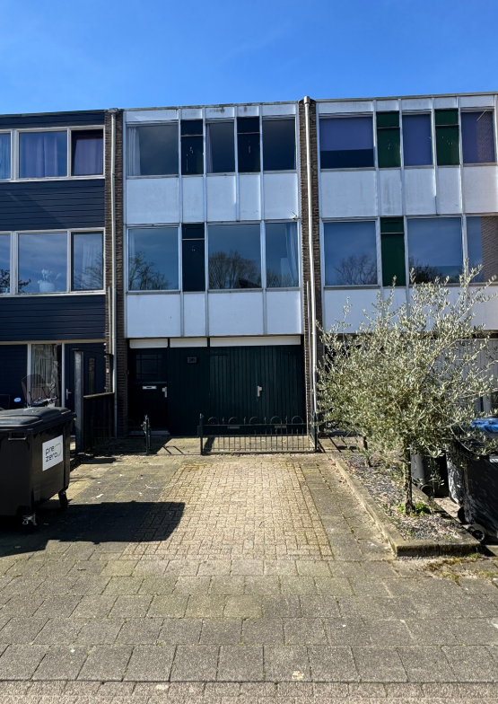 Voorzijde locatie Enschede Ahuislanden huisvesting internationale medewerkers arbeismigranten