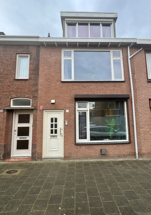 Voorzijde Oeverstraat Tilburg