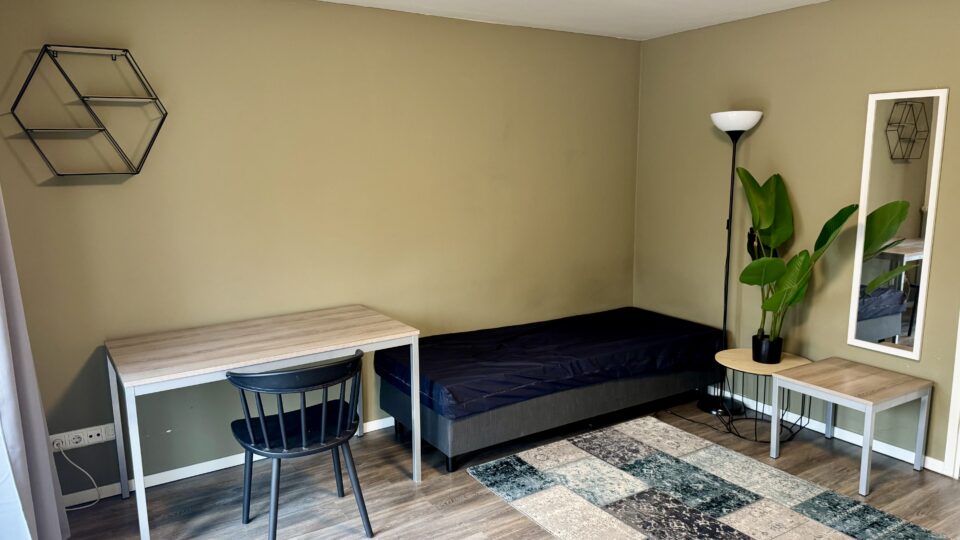 Slaapkamer locatie Tilburg huisvesting arbeidsmigranten EE-Accommodations technisch of zorg personeel