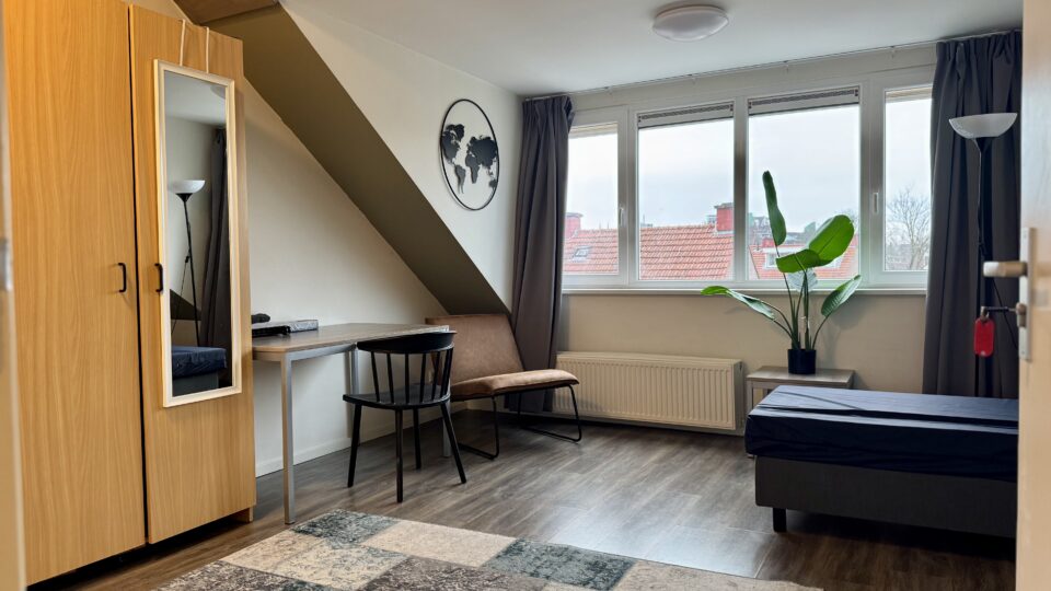 Slaapkamer locatie Tilburg huisvesting arbeidsmigranten EE-Accommodations technisch of zorg personeel