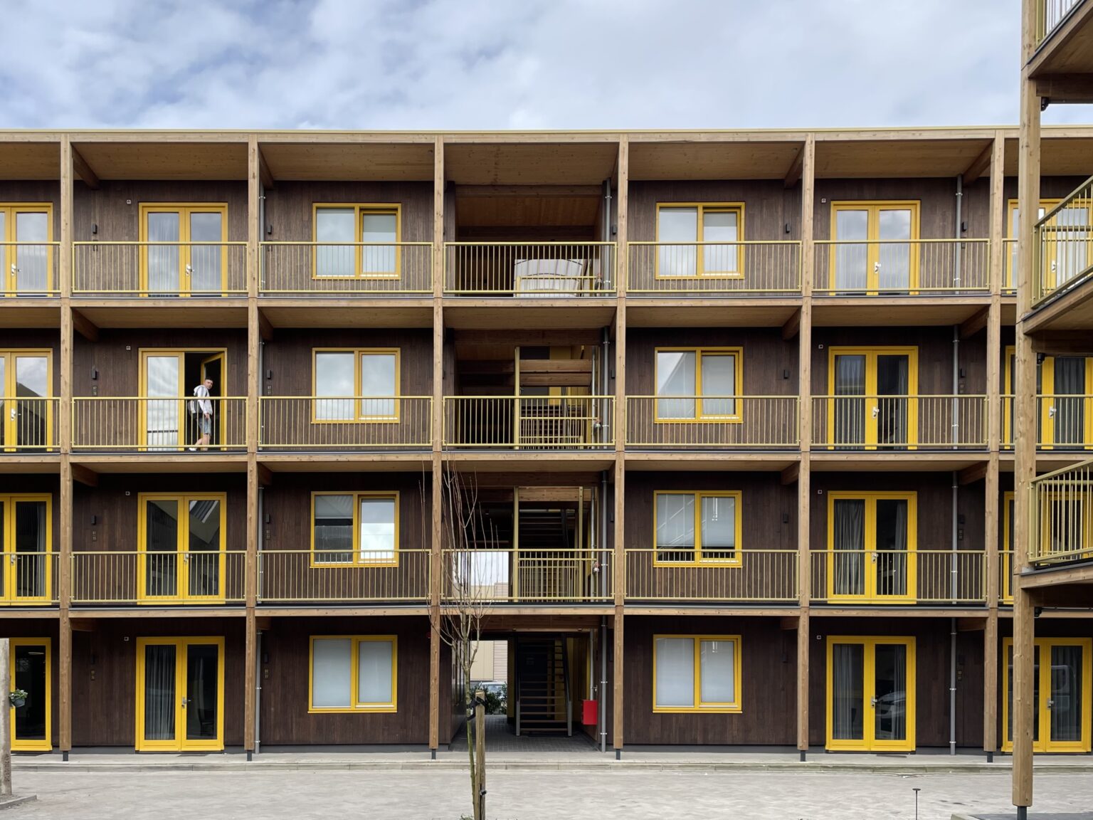 Vastgoed verhuren aan internationale medewerkers EE-Accommodations - Grote locatie Almere Trekweg voor huisvesting arbeidsmigranten