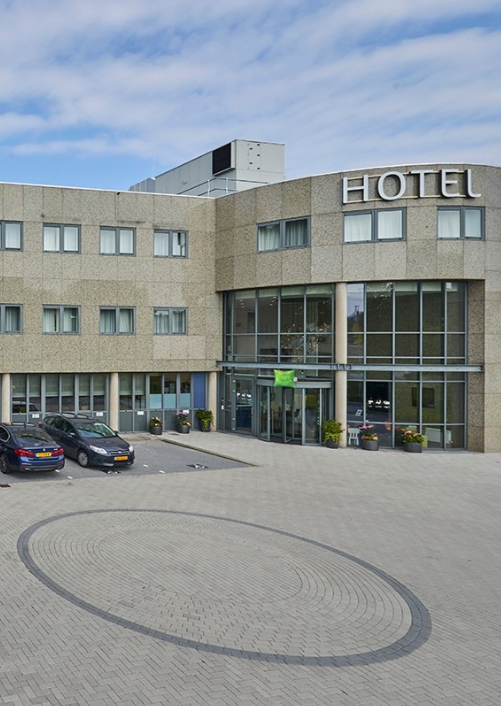 Voorzijde hotel Almere
